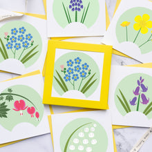 Load image into Gallery viewer, 6 flower cards with the full box in the centre
